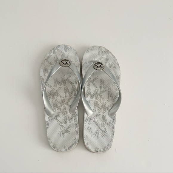 Michael Kors Metallic Silver Flip Flops - Picture 4 of 7